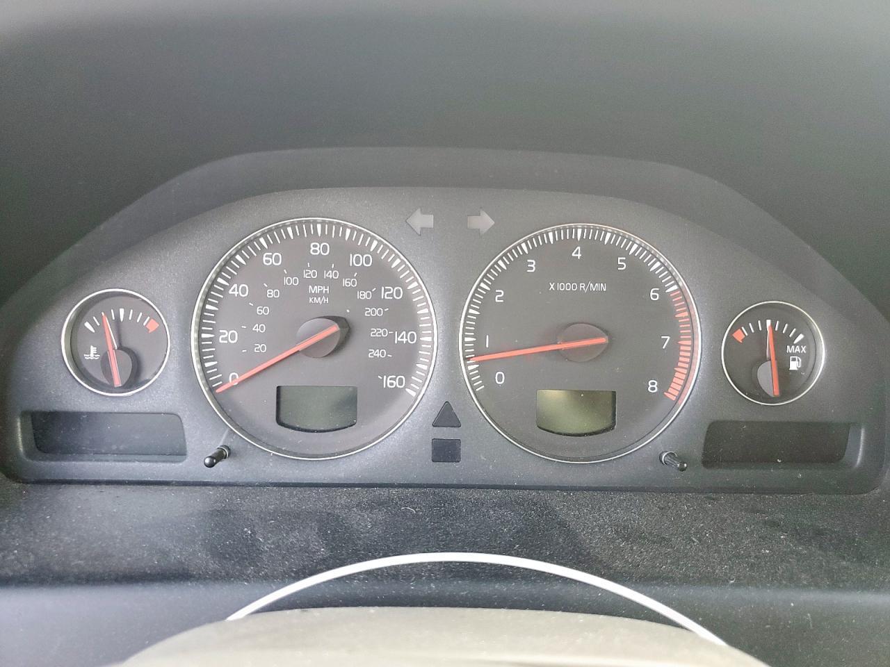 2005 VOLVO V70