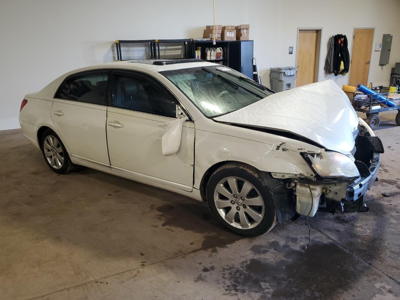 2005 TOYOTA Avalon