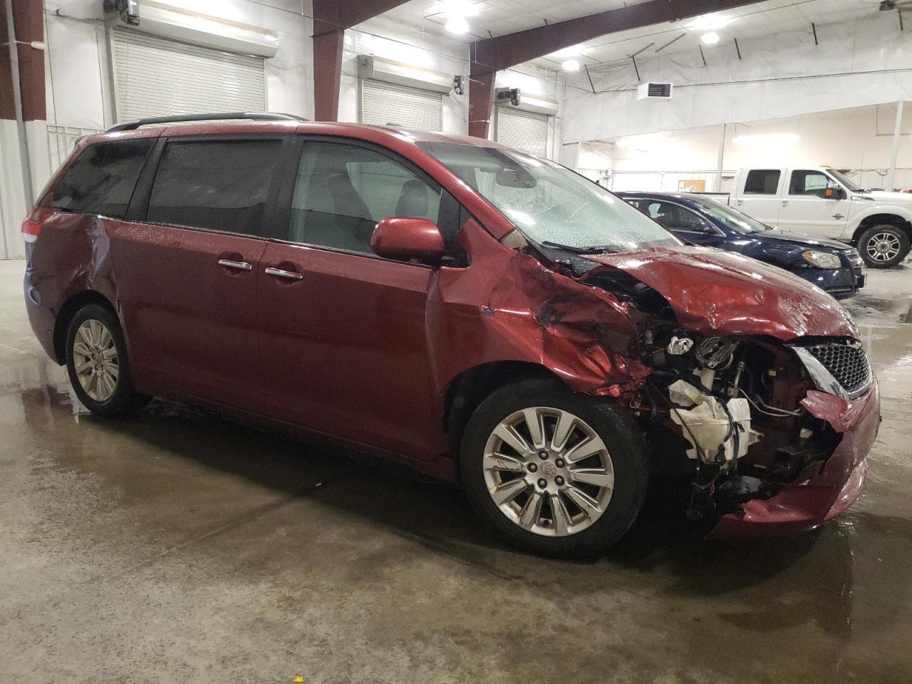 2012 TOYOTA SIENNA