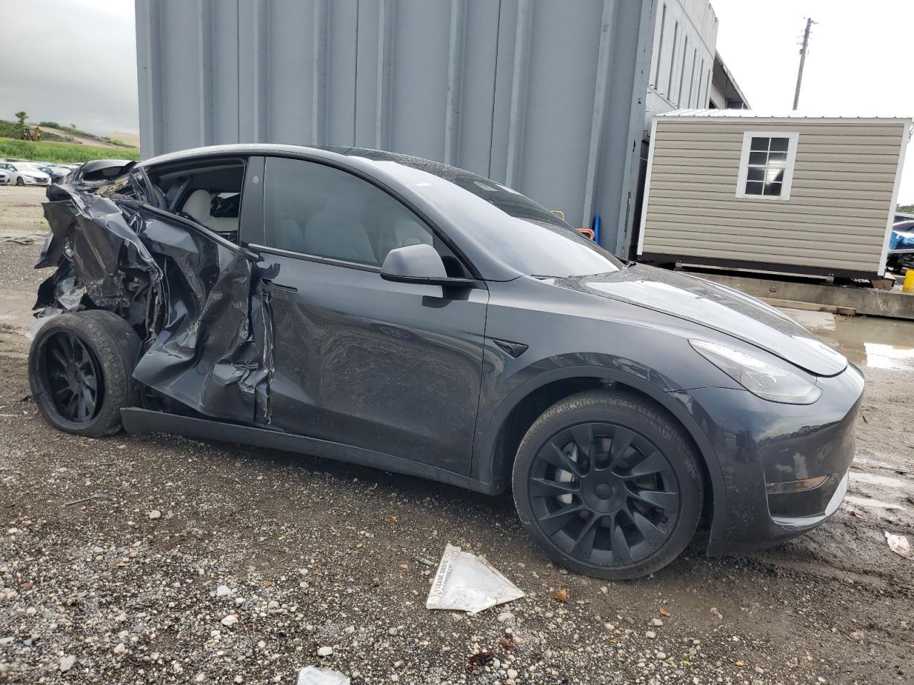 2024 TESLA MODEL Y