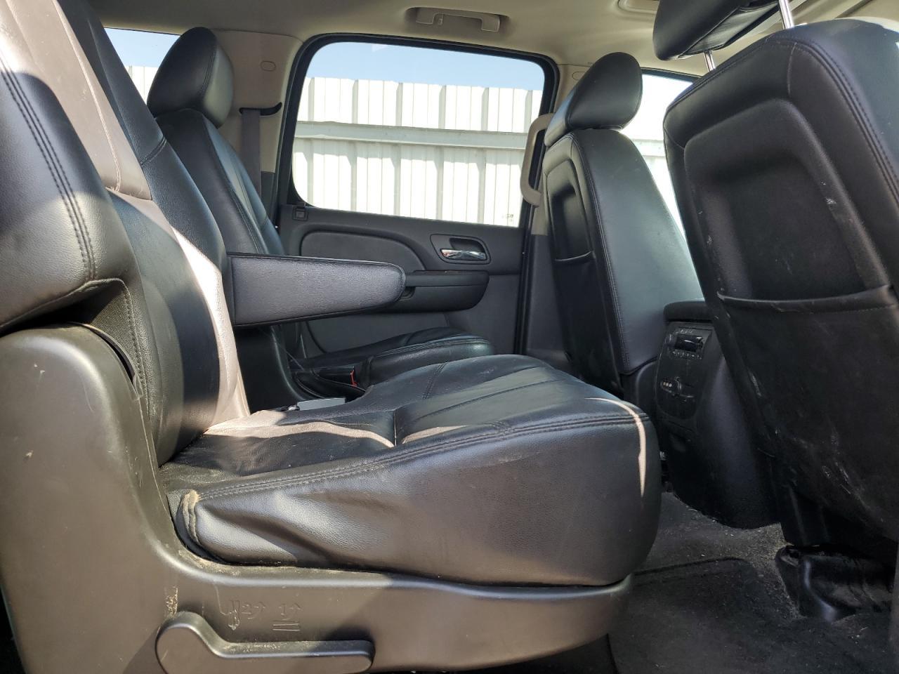 2014 CHEVROLET Suburban
