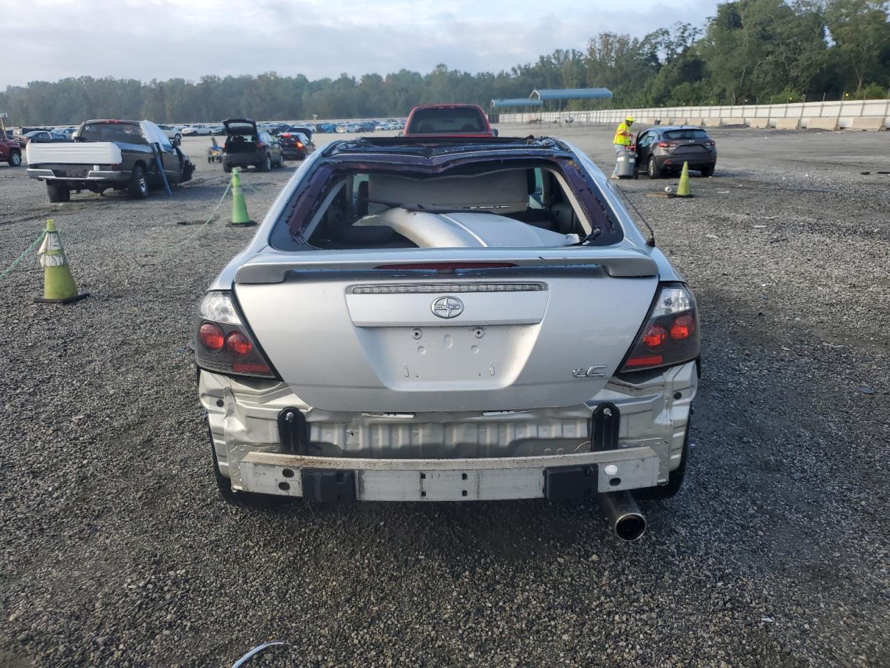 2005 TOYOTA SCION