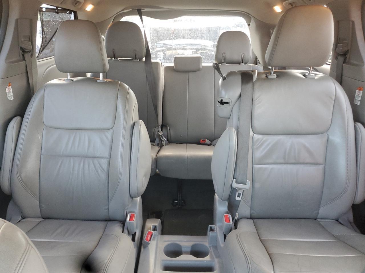 2015 TOYOTA SIENNA