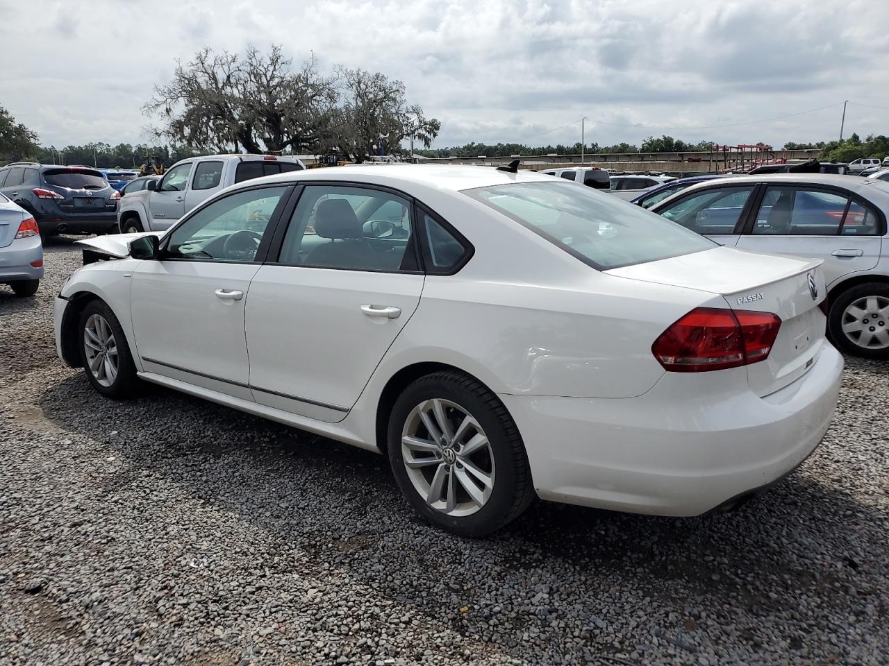 2014 VOLKSWAGEN Passat