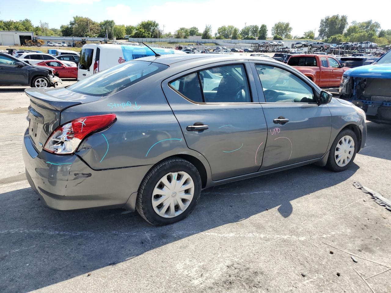 2016 NISSAN VERSA
