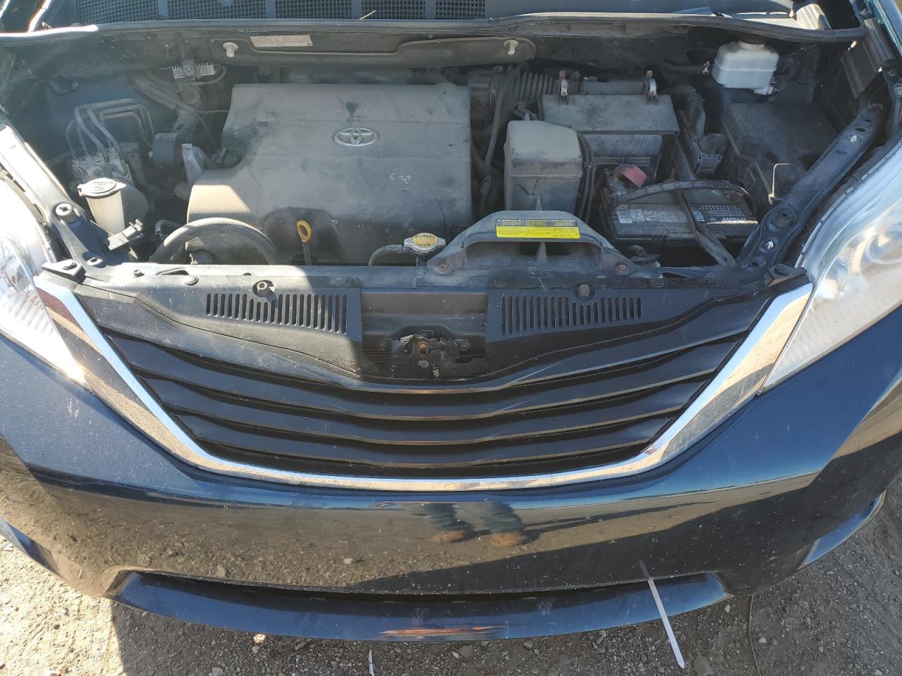 2012 TOYOTA SIENNA