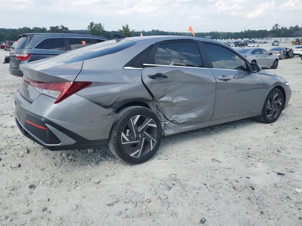 2024 HYUNDAI ELANTRA