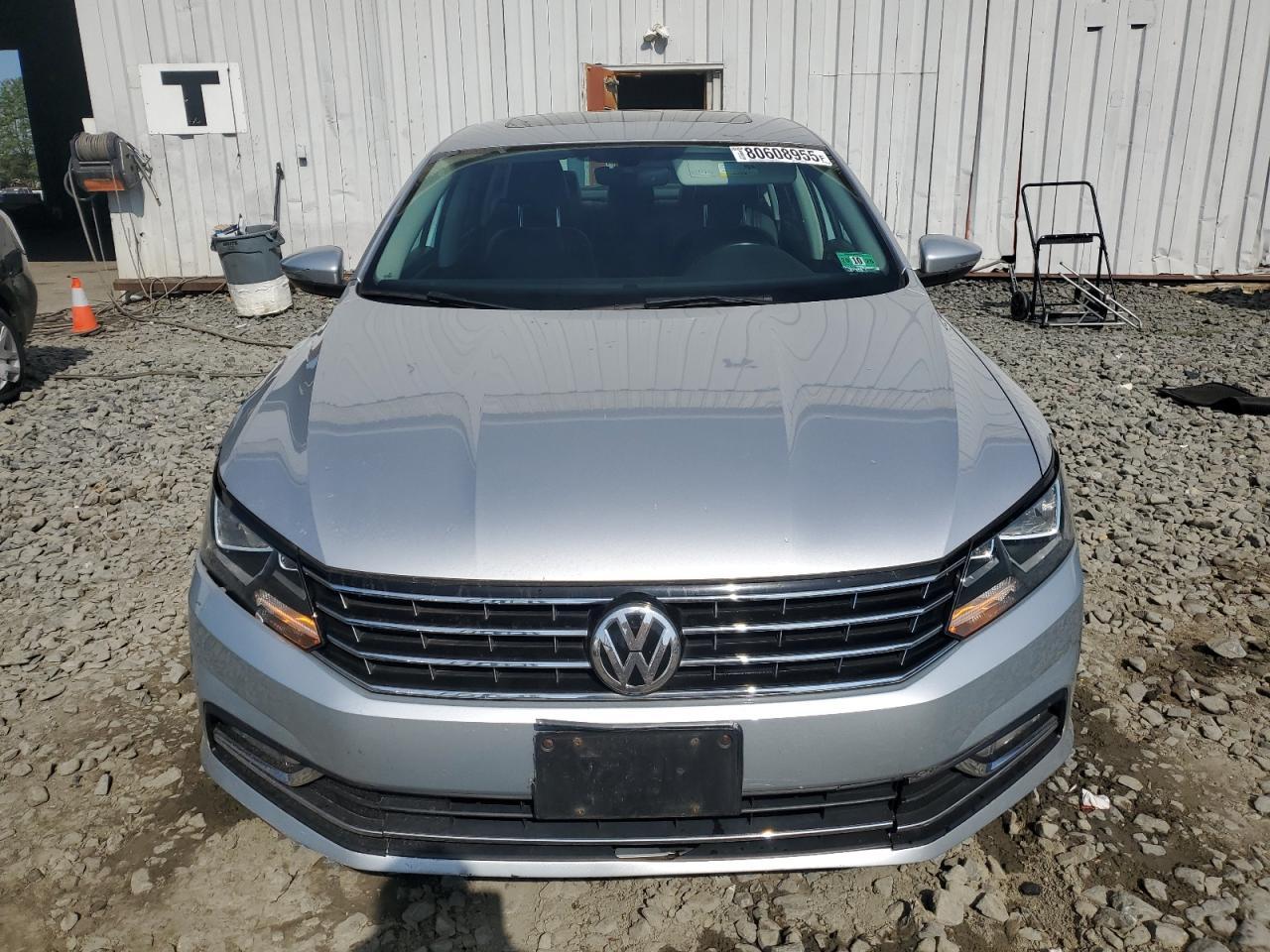 2016 VOLKSWAGEN Passat