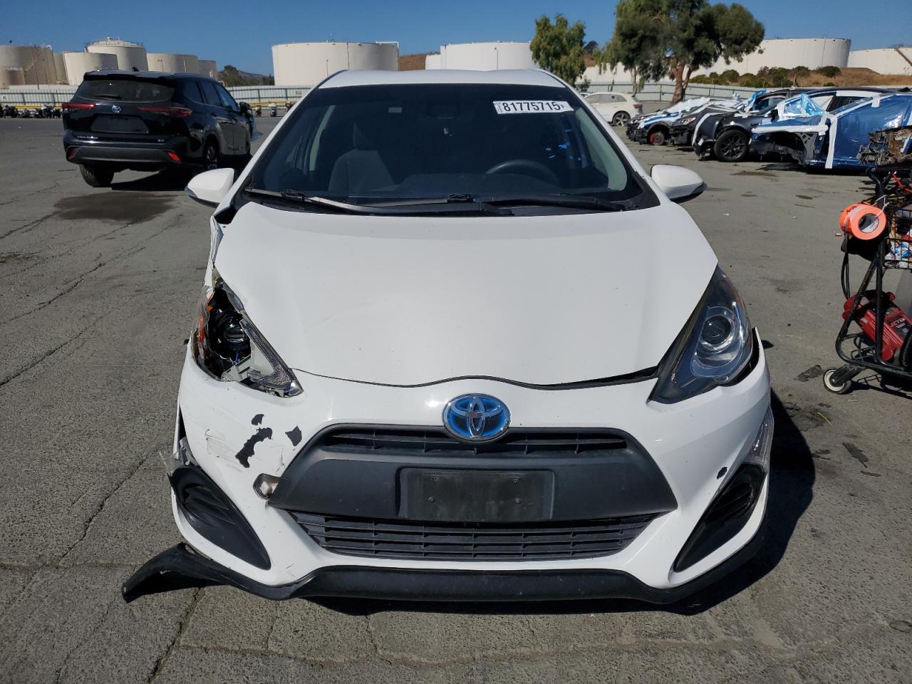 2017 TOYOTA Prius c