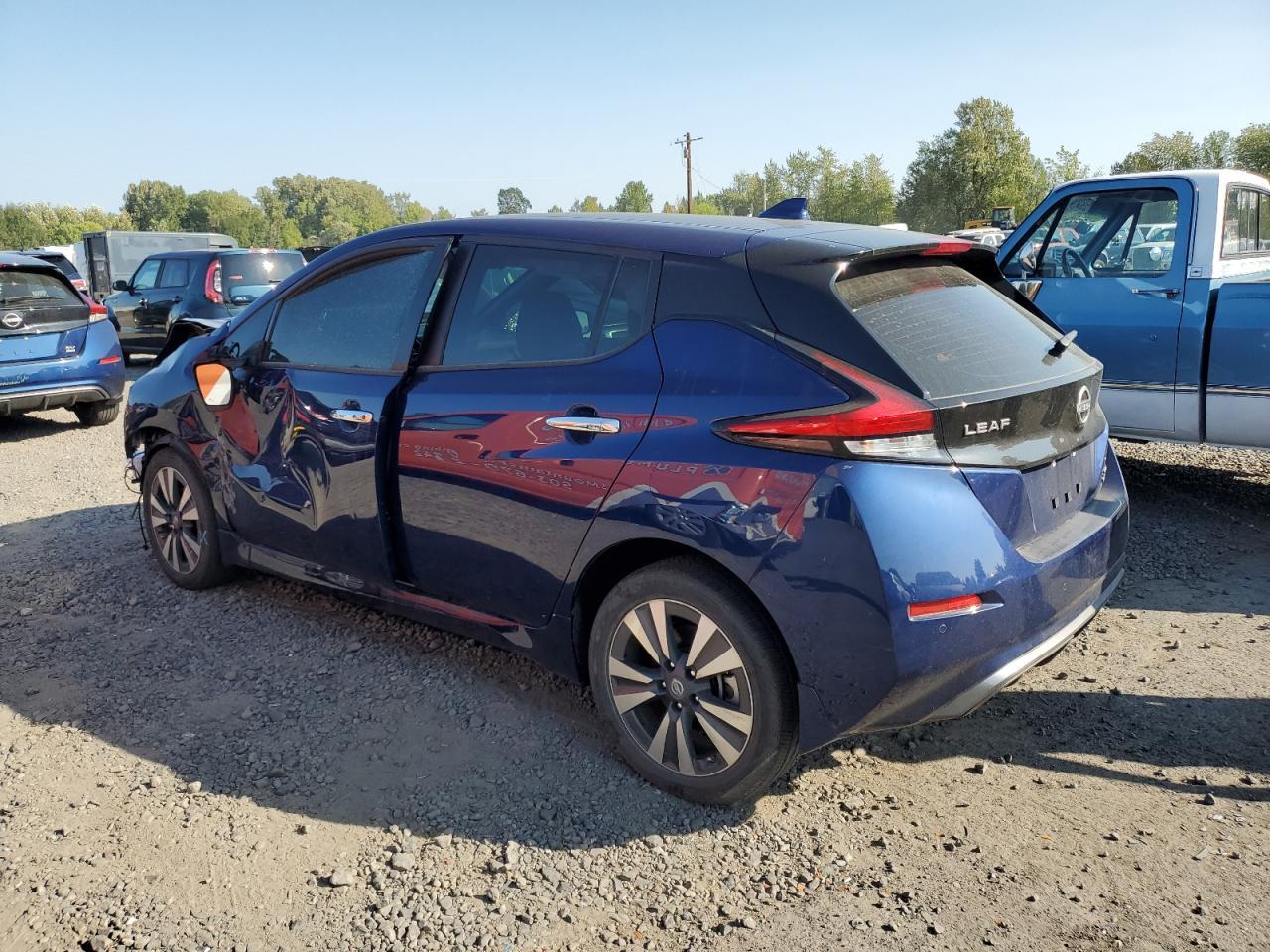 2025 NISSAN LEAF