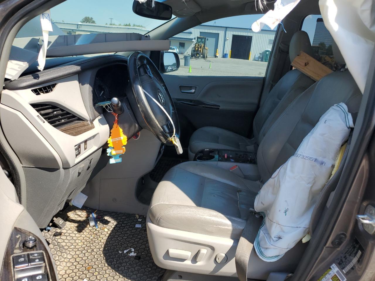 2015 TOYOTA SIENNA