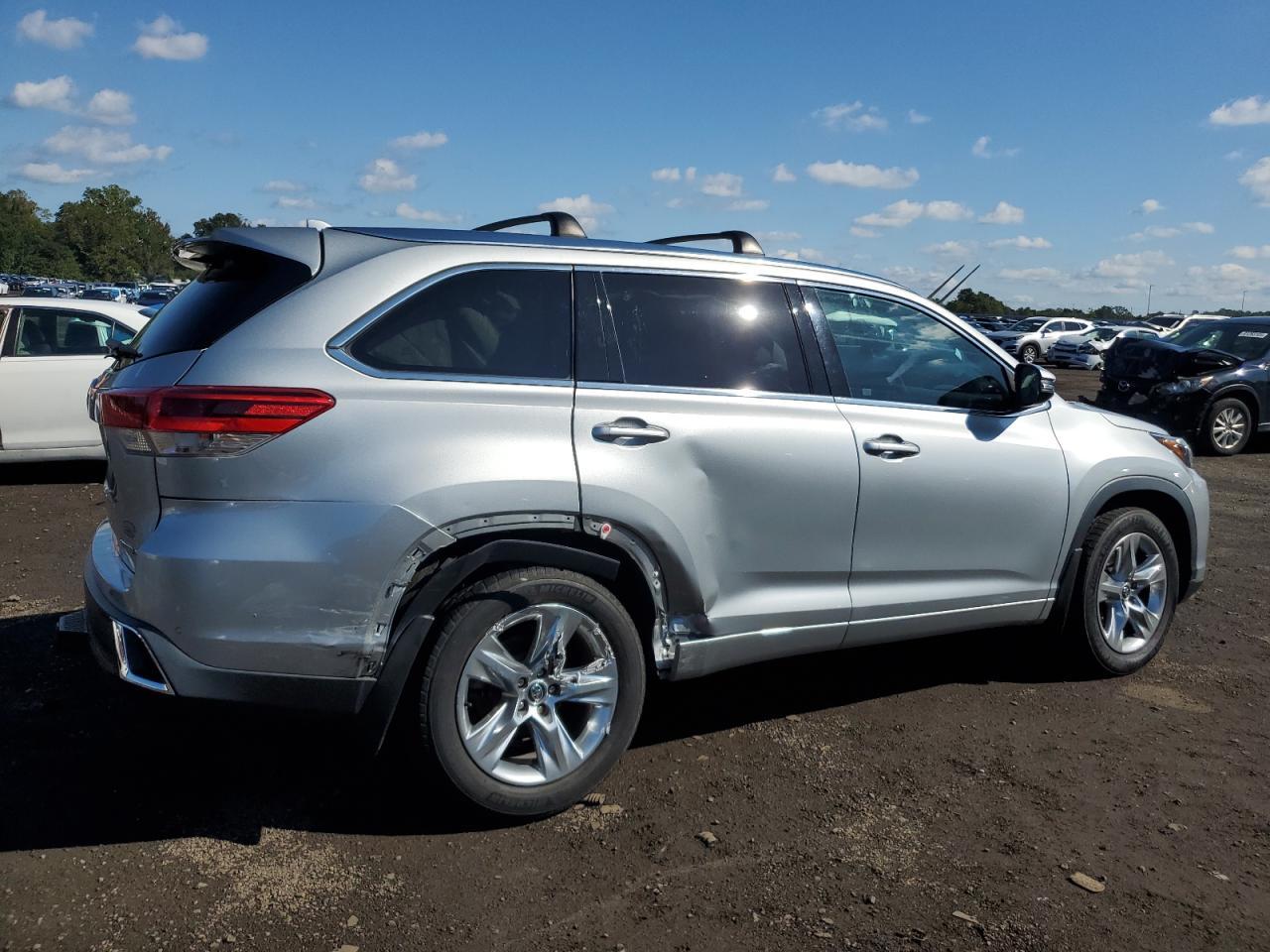 2017 TOYOTA HIGHLANDER