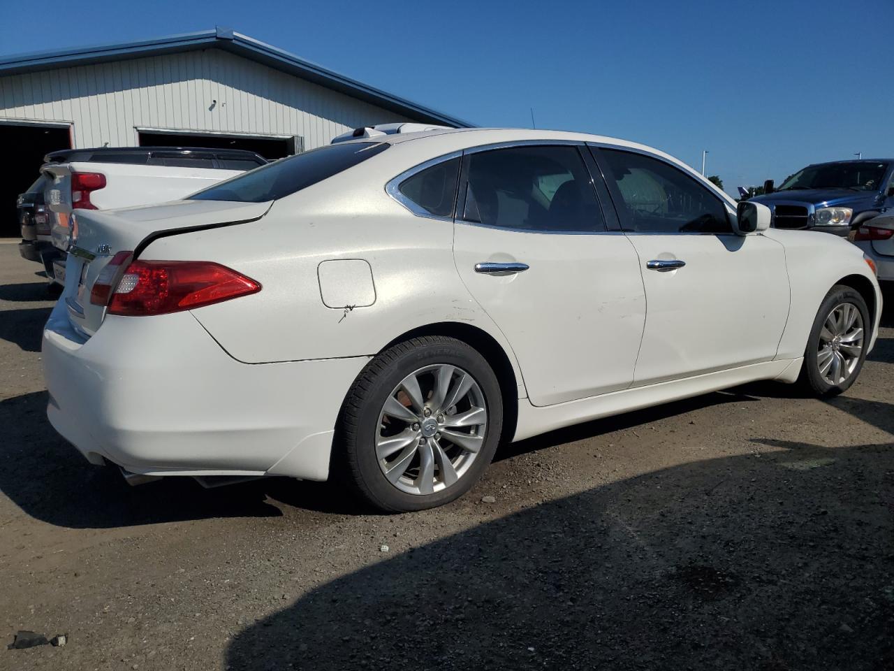 2011 INFINITI M37