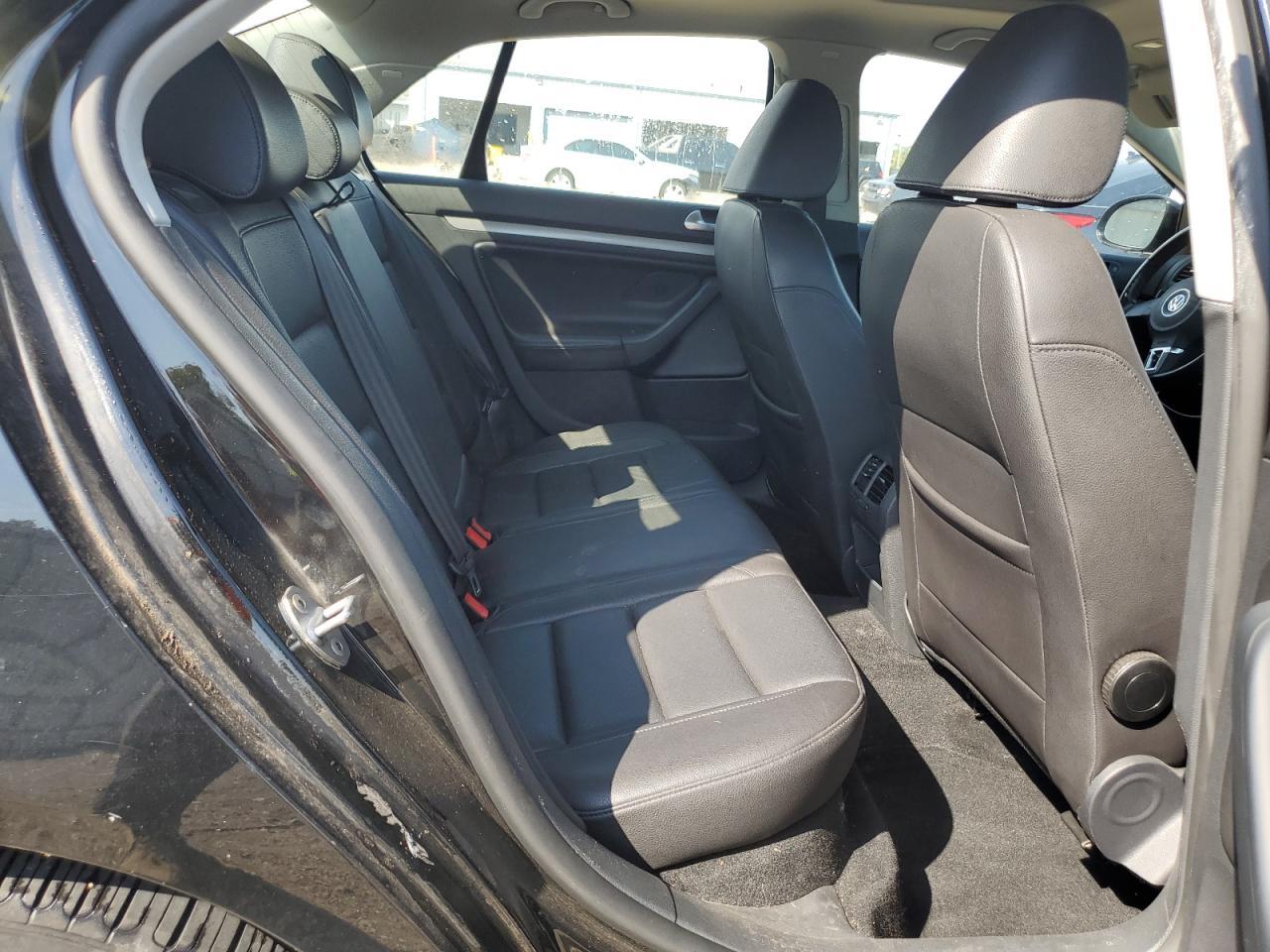 2010 VOLKSWAGEN JETTA