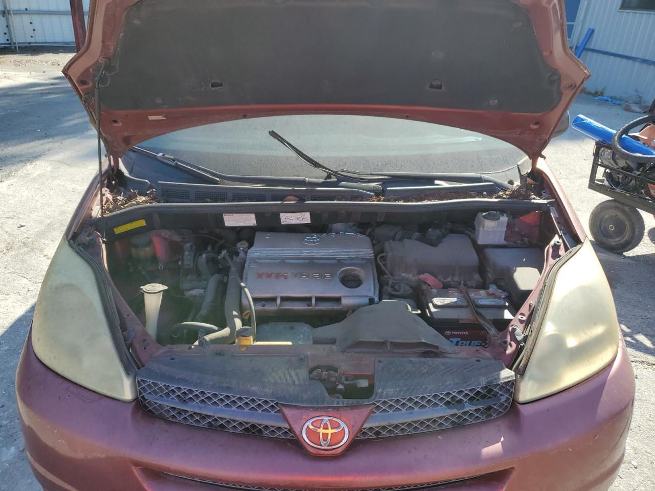 2004 TOYOTA SIENNA