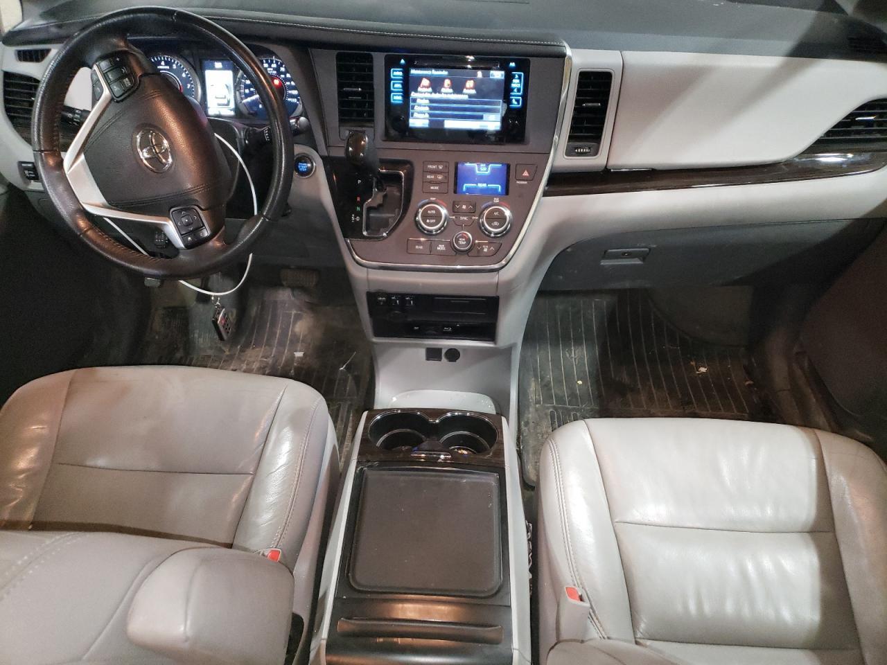 2017 TOYOTA SIENNA