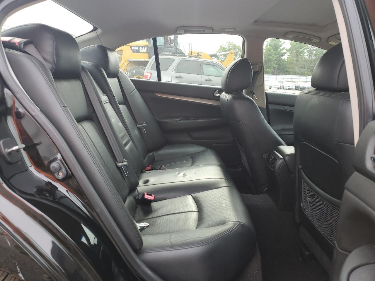 2011 INFINITI G37