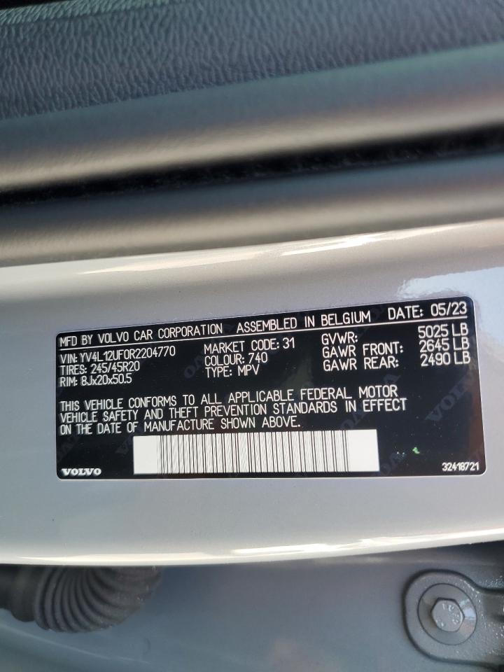 2024 VOLVO XC40