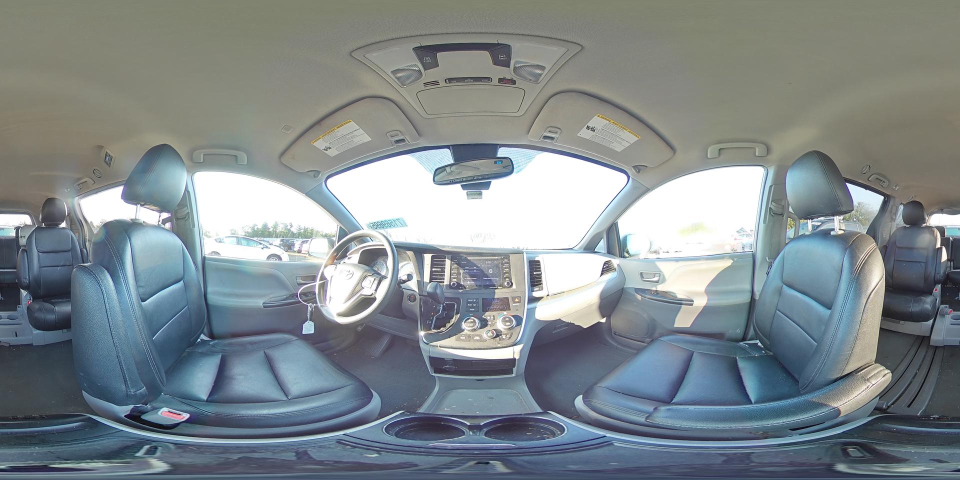 2019 TOYOTA SIENNA