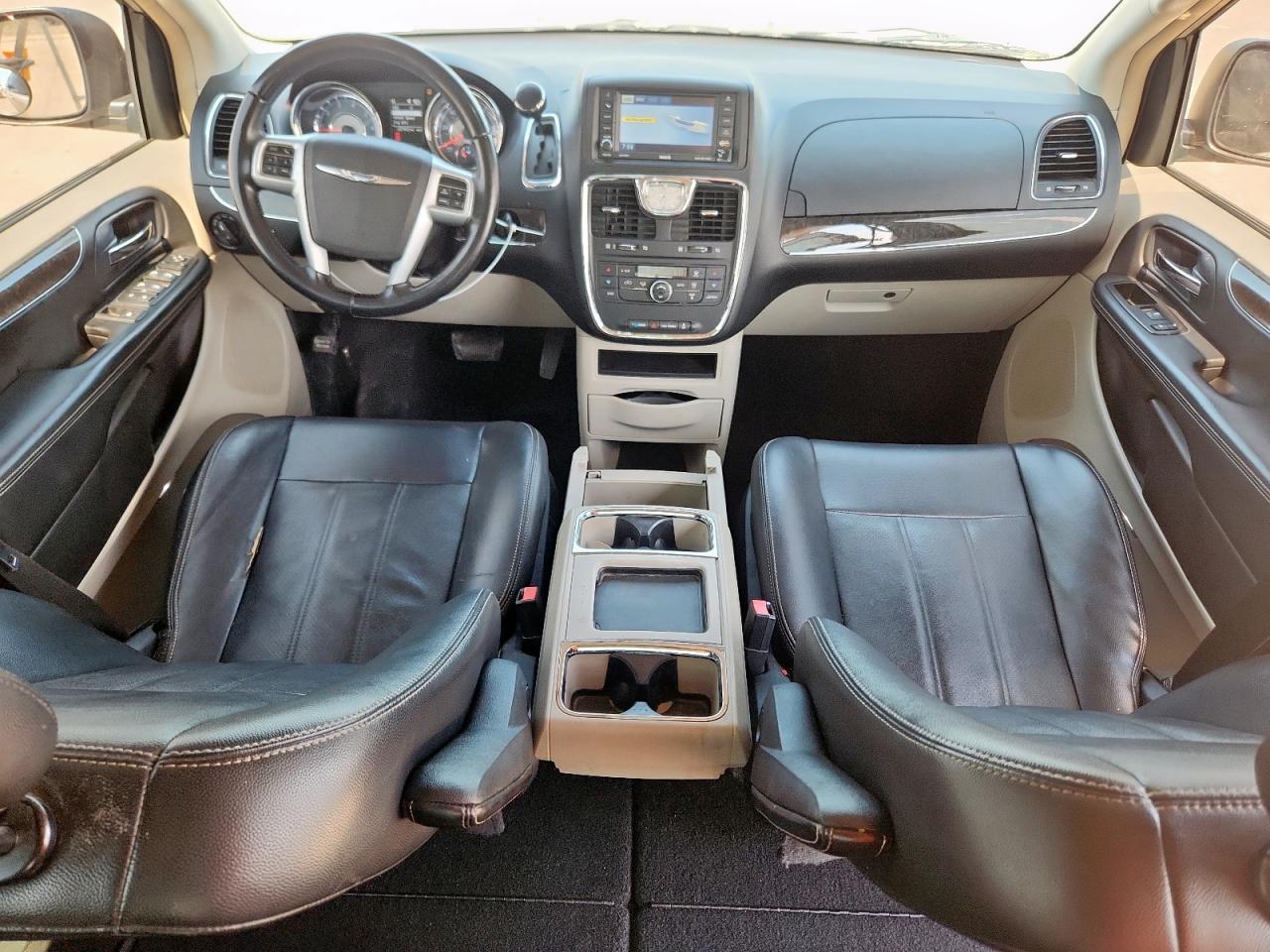 2012 CHRYSLER Town & Country