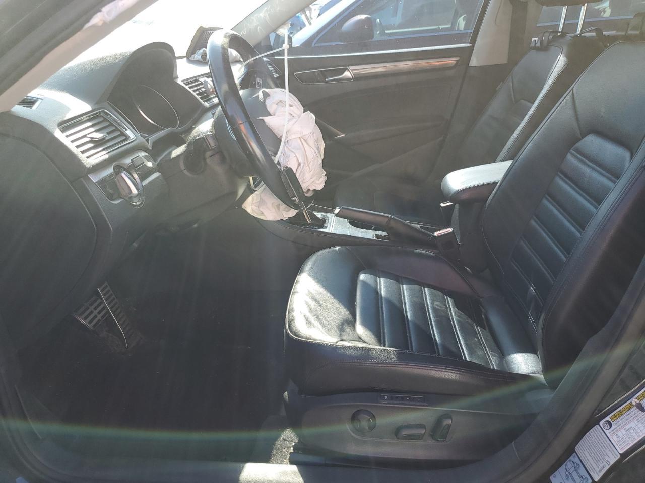 2017 VOLKSWAGEN Passat