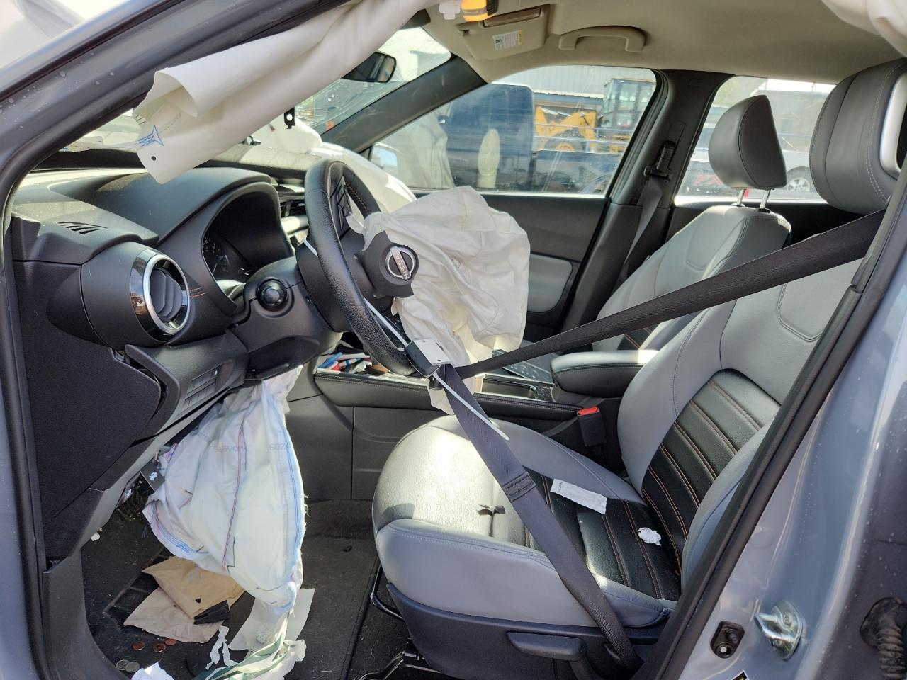 2023 NISSAN KICKS
