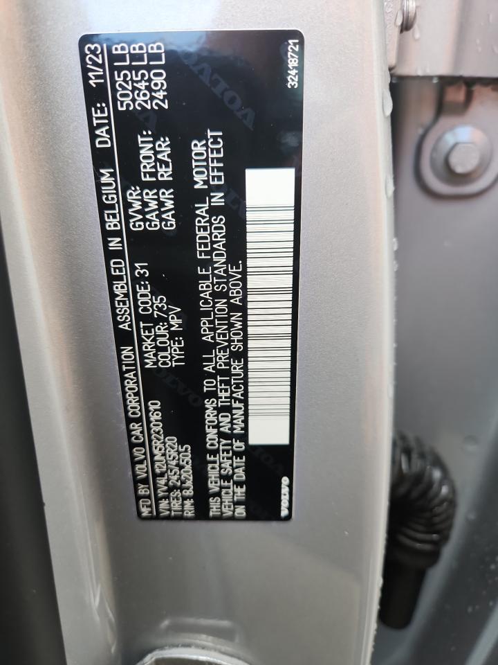 2024 VOLVO XC40