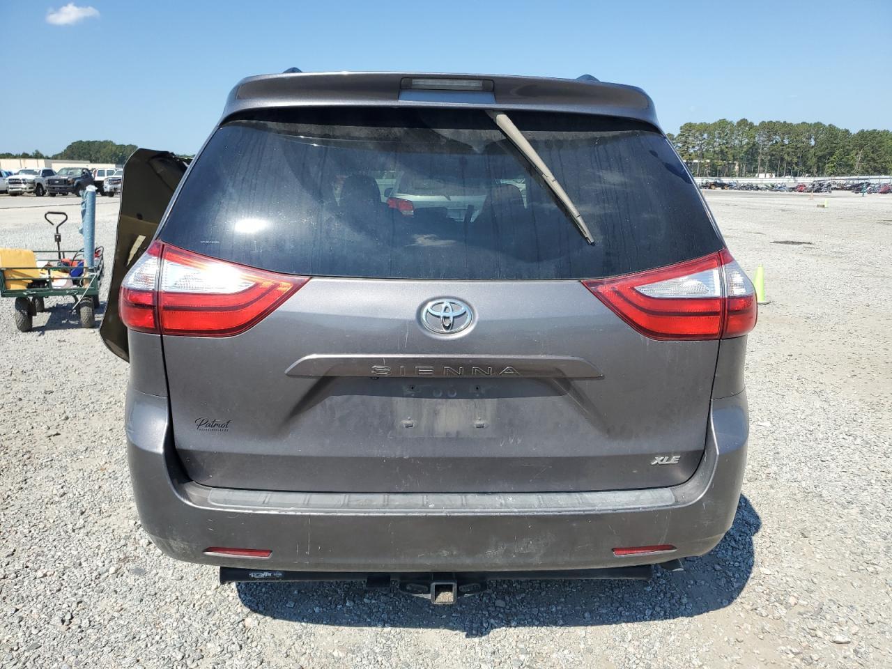 2015 TOYOTA SIENNA