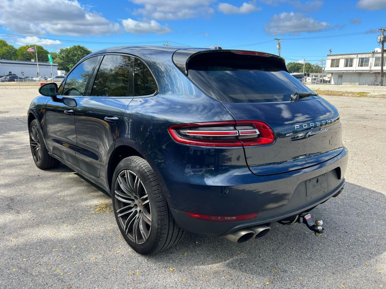 2015 PORSCHE Macan