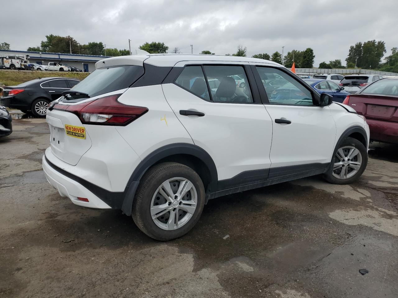2024 NISSAN KICKS