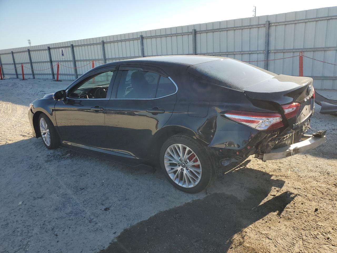 2018 TOYOTA CAMRY