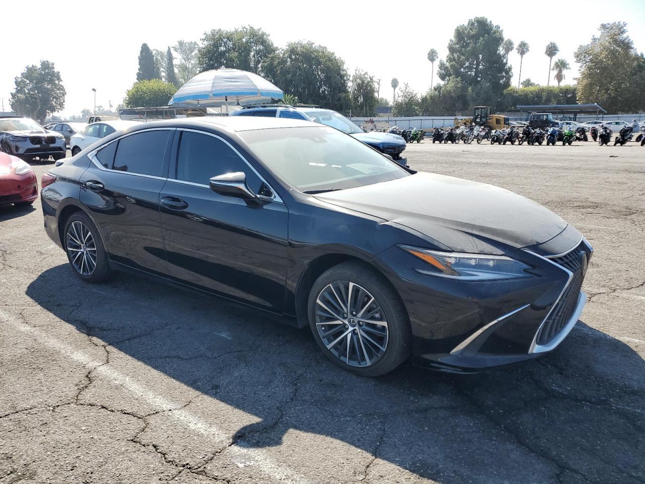 2024 LEXUS Es