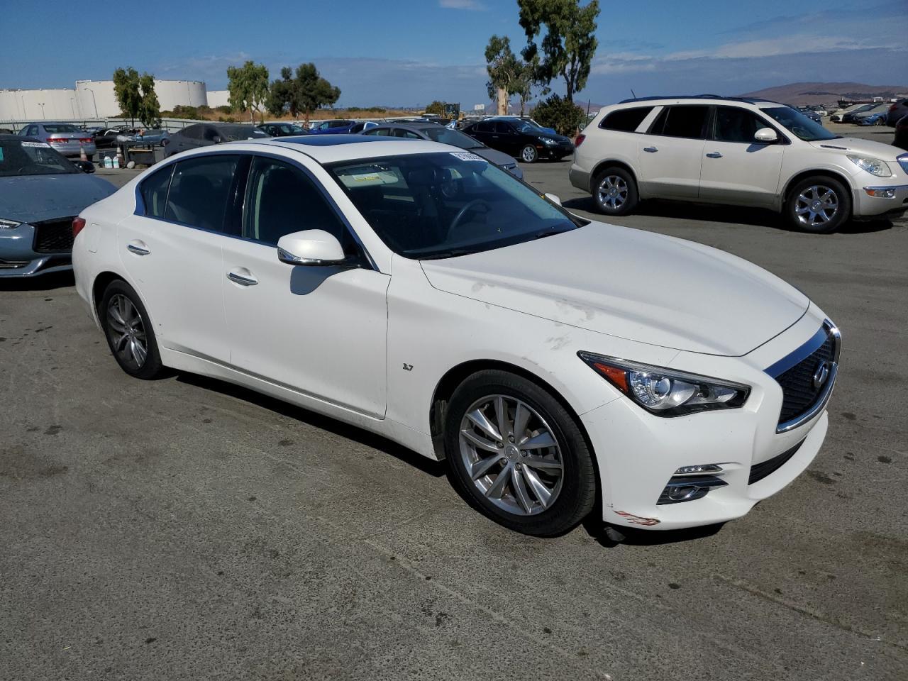 2015 INFINITI Q50