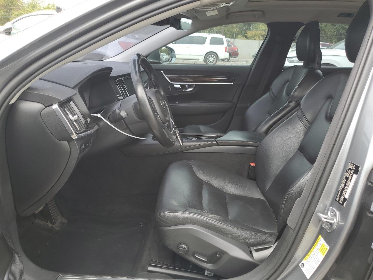 2019 VOLVO S90