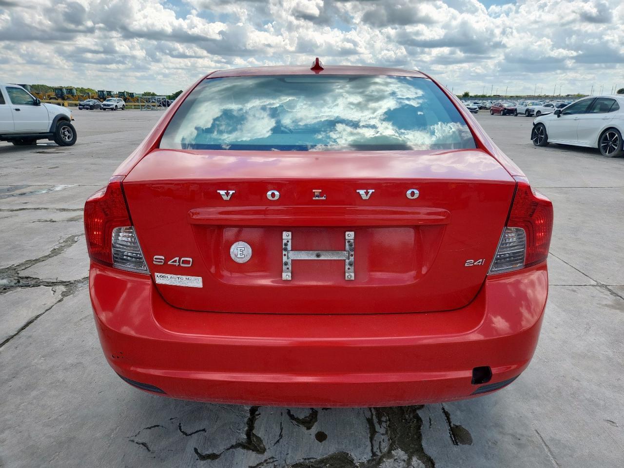 2010 VOLVO S40