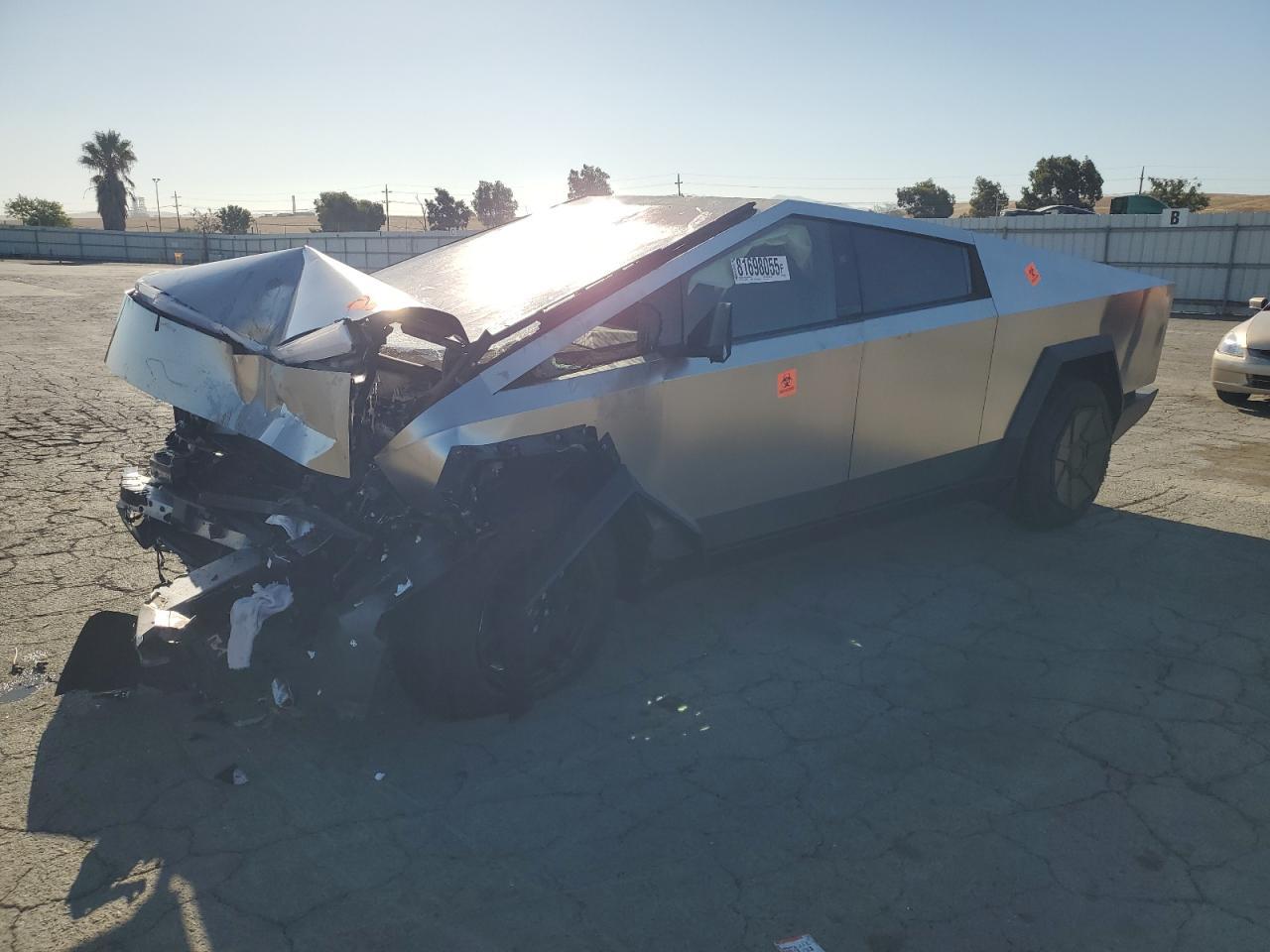 2025 TESLA Cybertruck