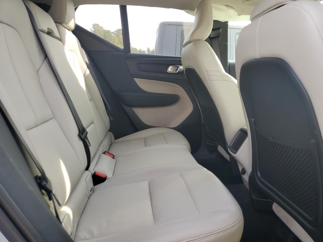 2019 VOLVO XC40