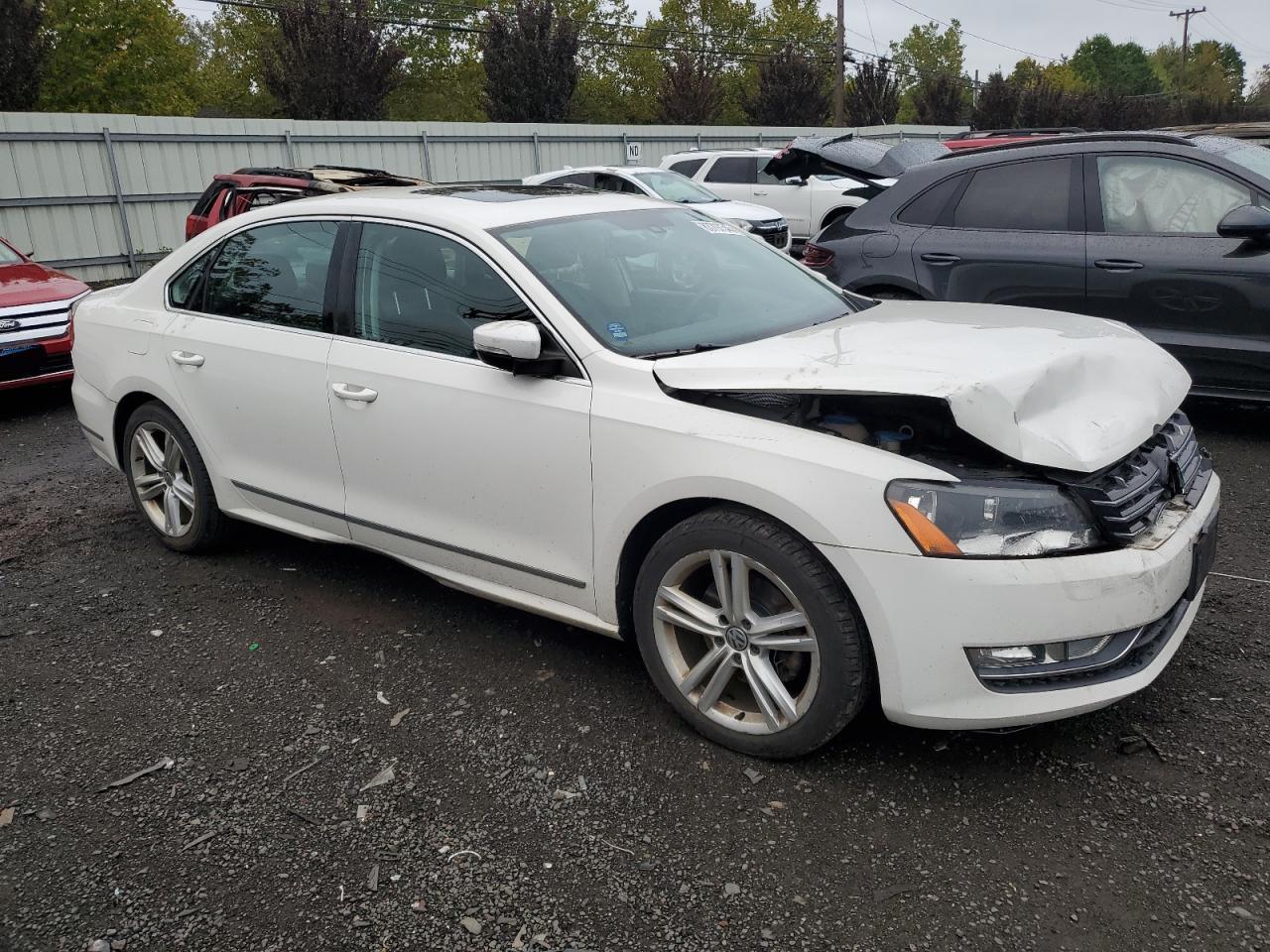 2014 VOLKSWAGEN Passat