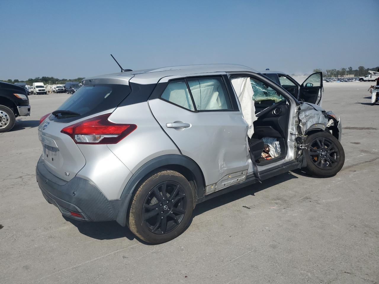 2020 NISSAN KICKS