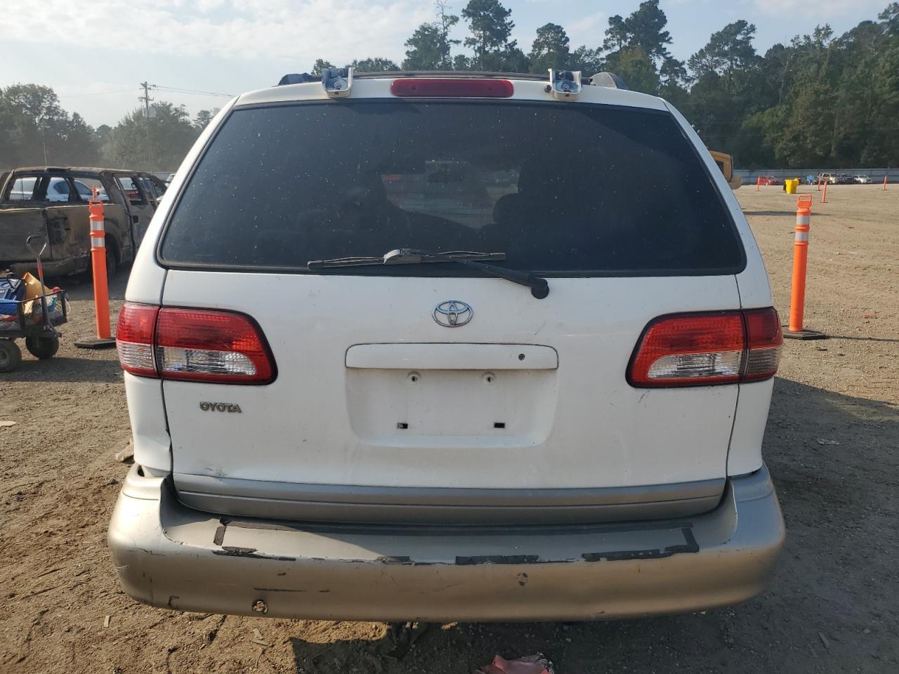 2002 TOYOTA SIENNA