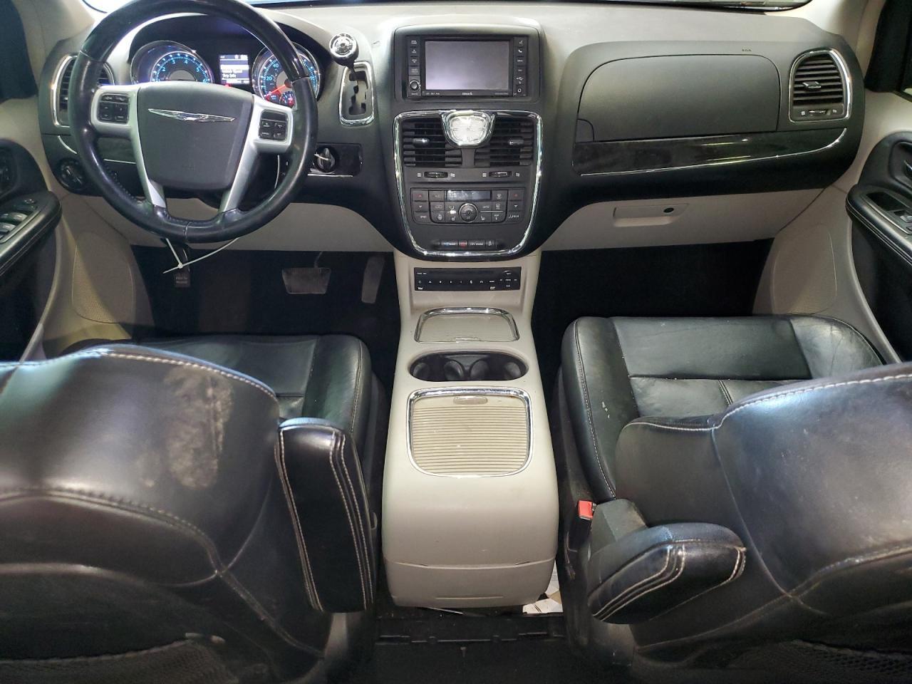 2012 CHRYSLER Town & Country
