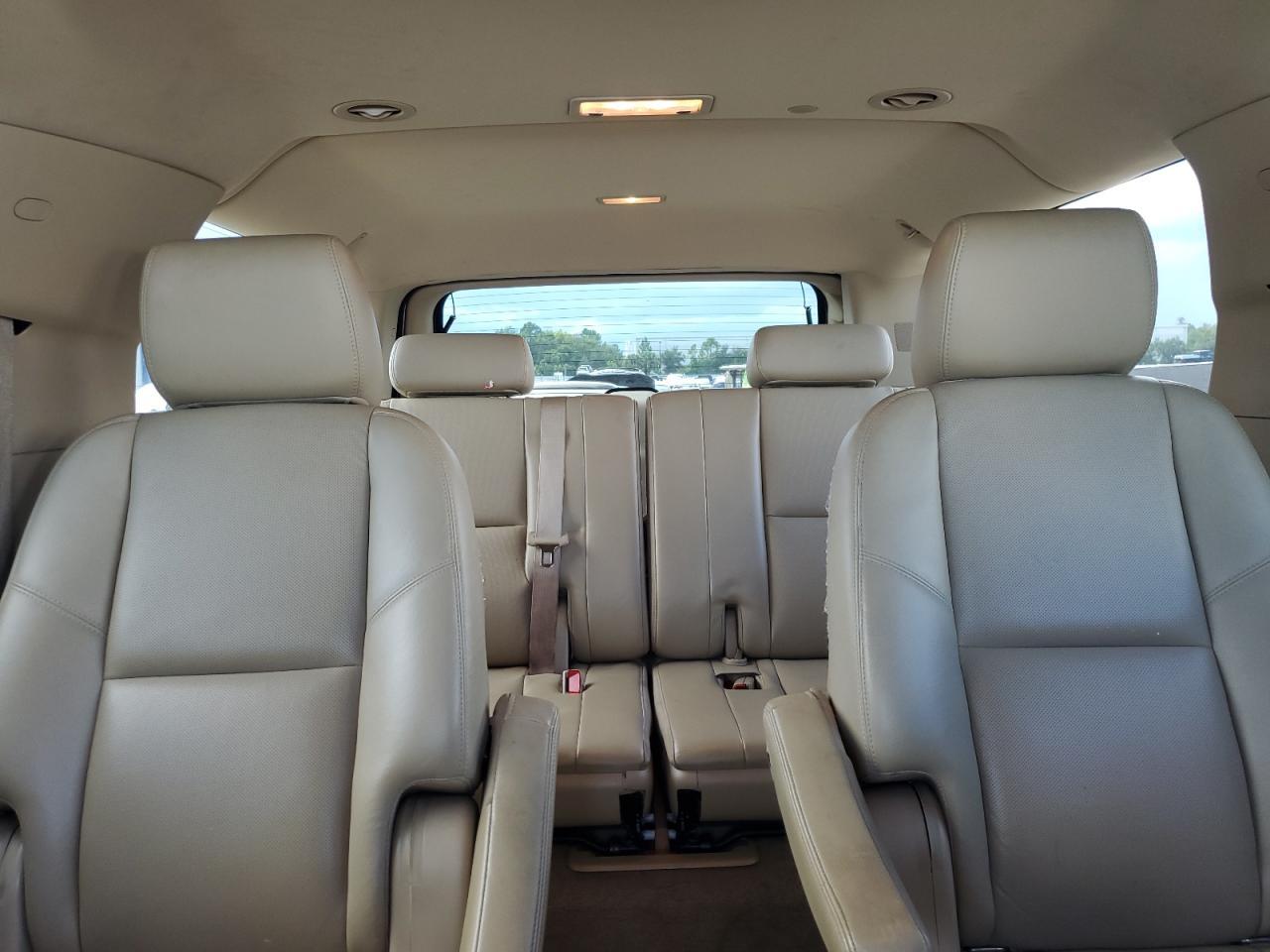 2011 CHEVROLET Suburban