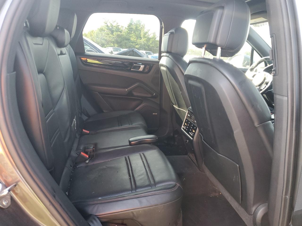 2022 PORSCHE CAYENNE
