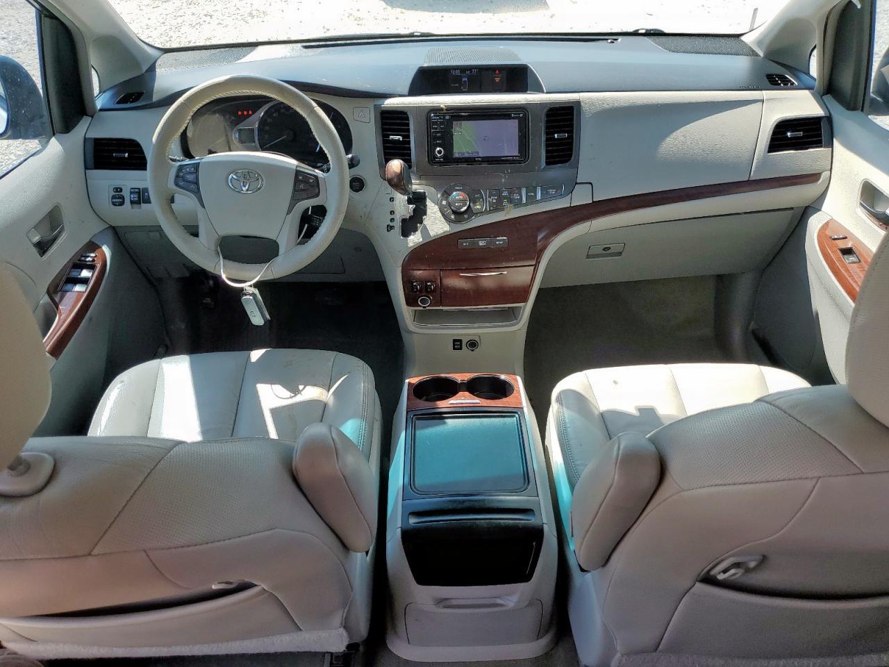 2014 TOYOTA SIENNA