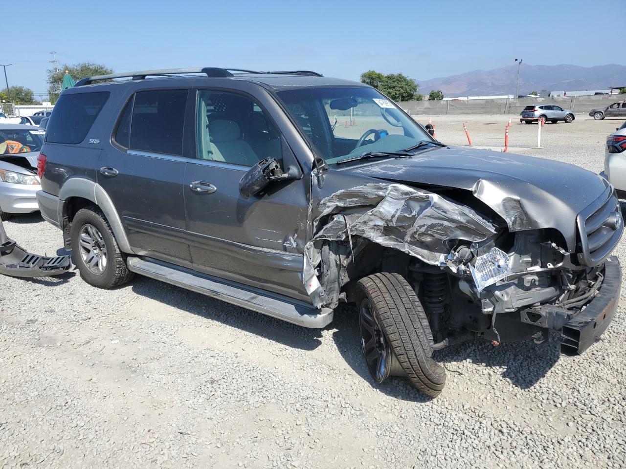 2004 TOYOTA Sequoia