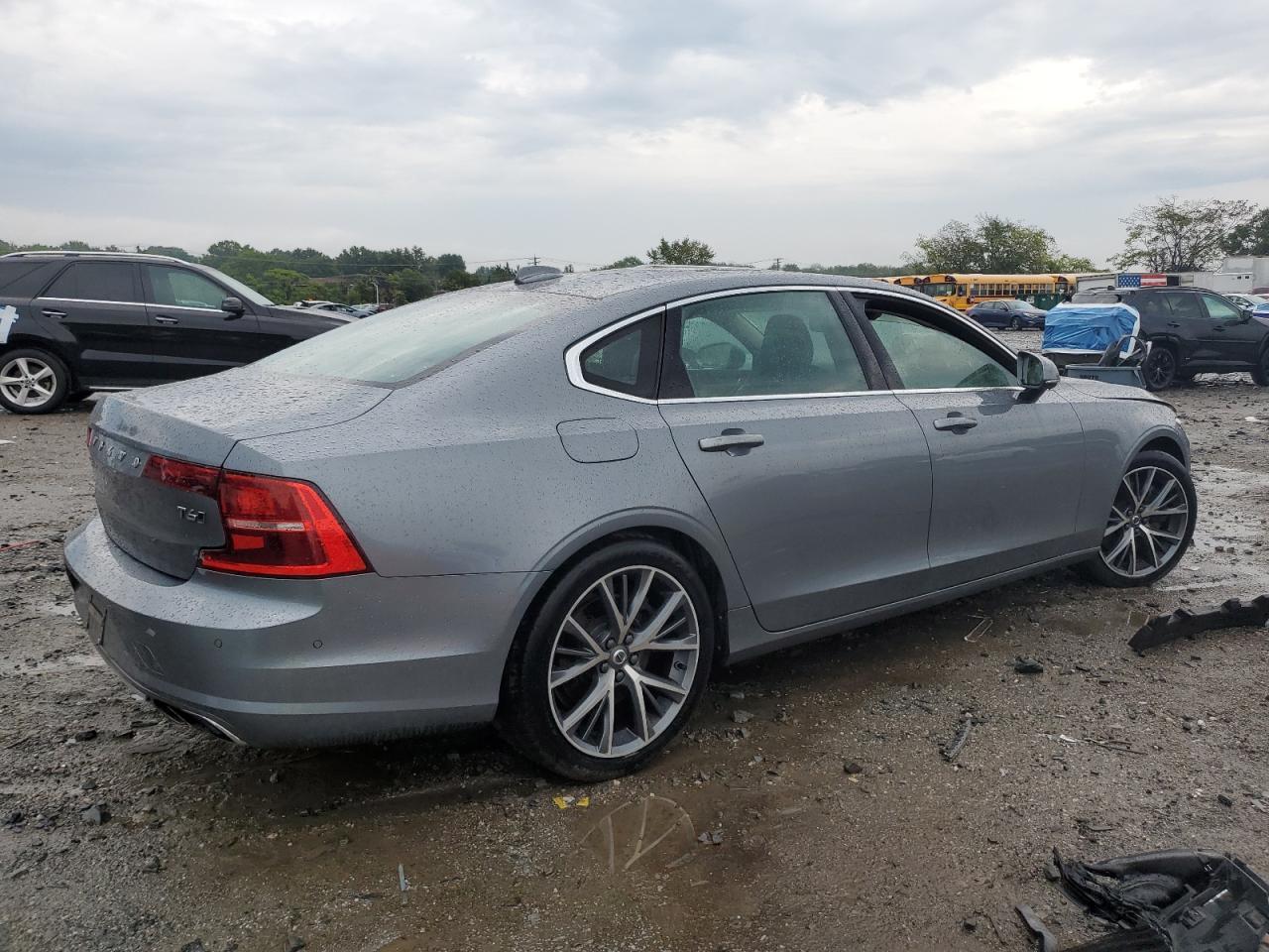 2018 VOLVO S90