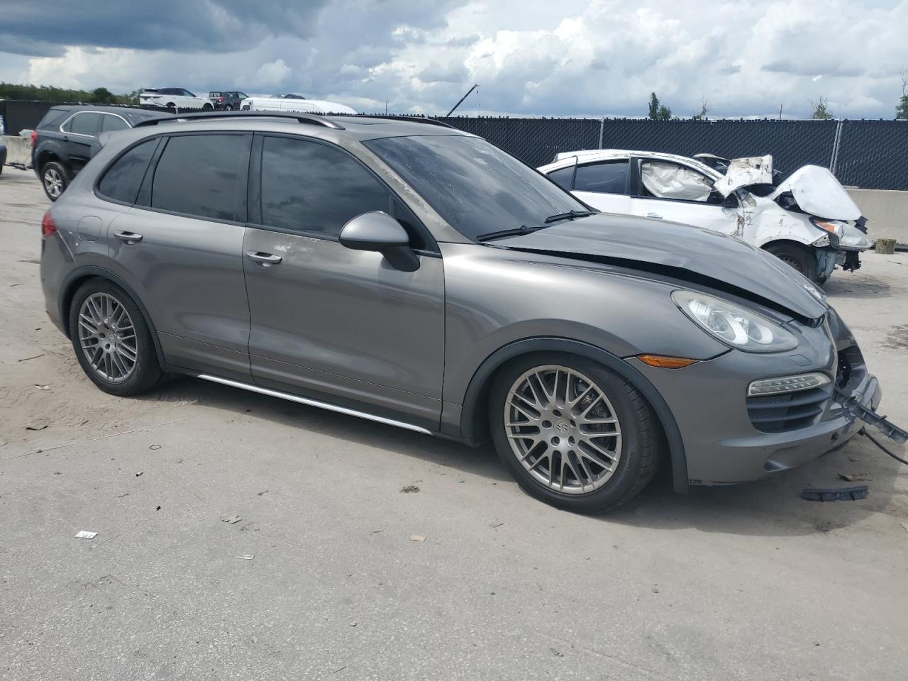 2012 PORSCHE CAYENNE