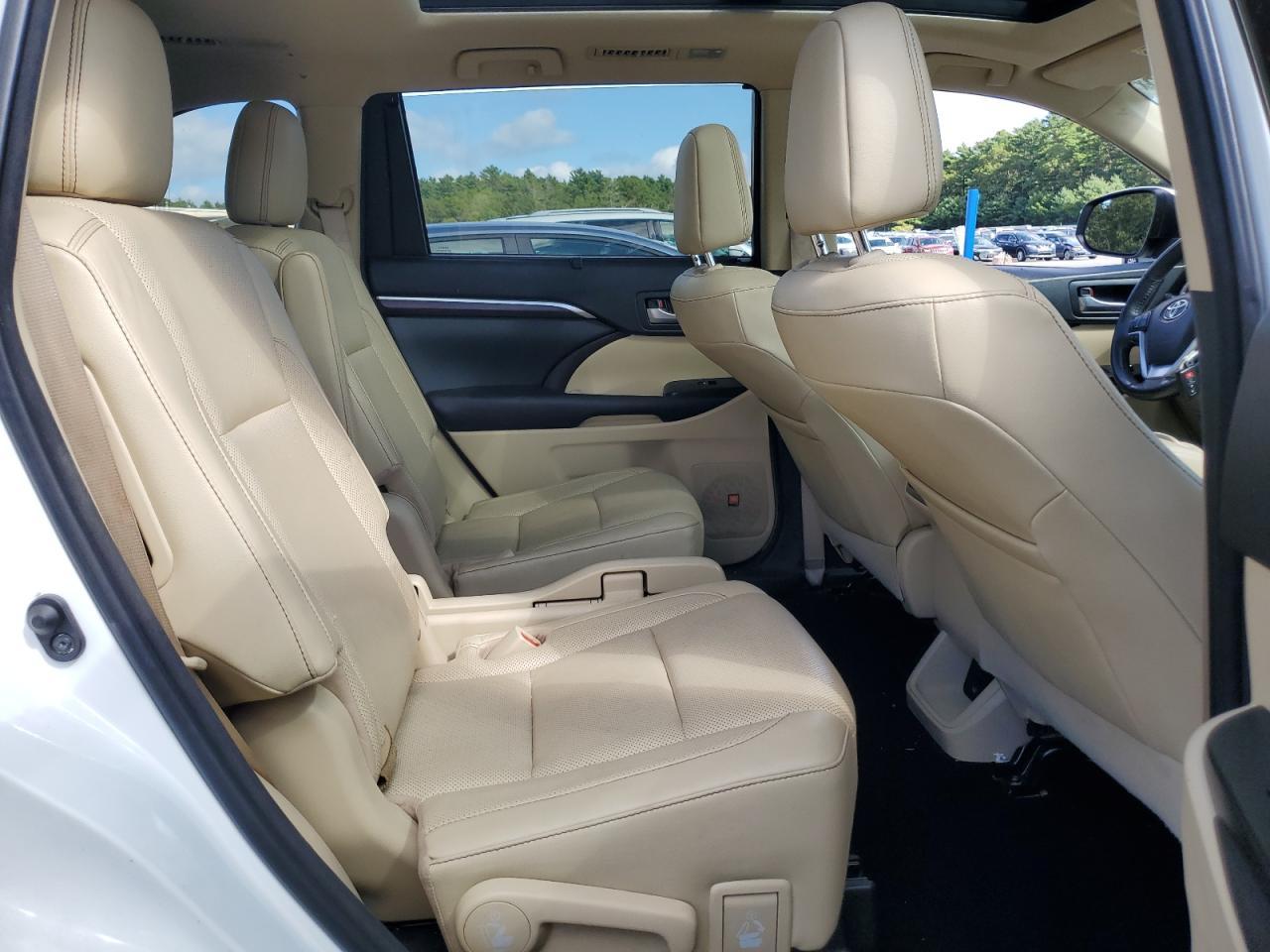 2016 TOYOTA HIGHLANDER