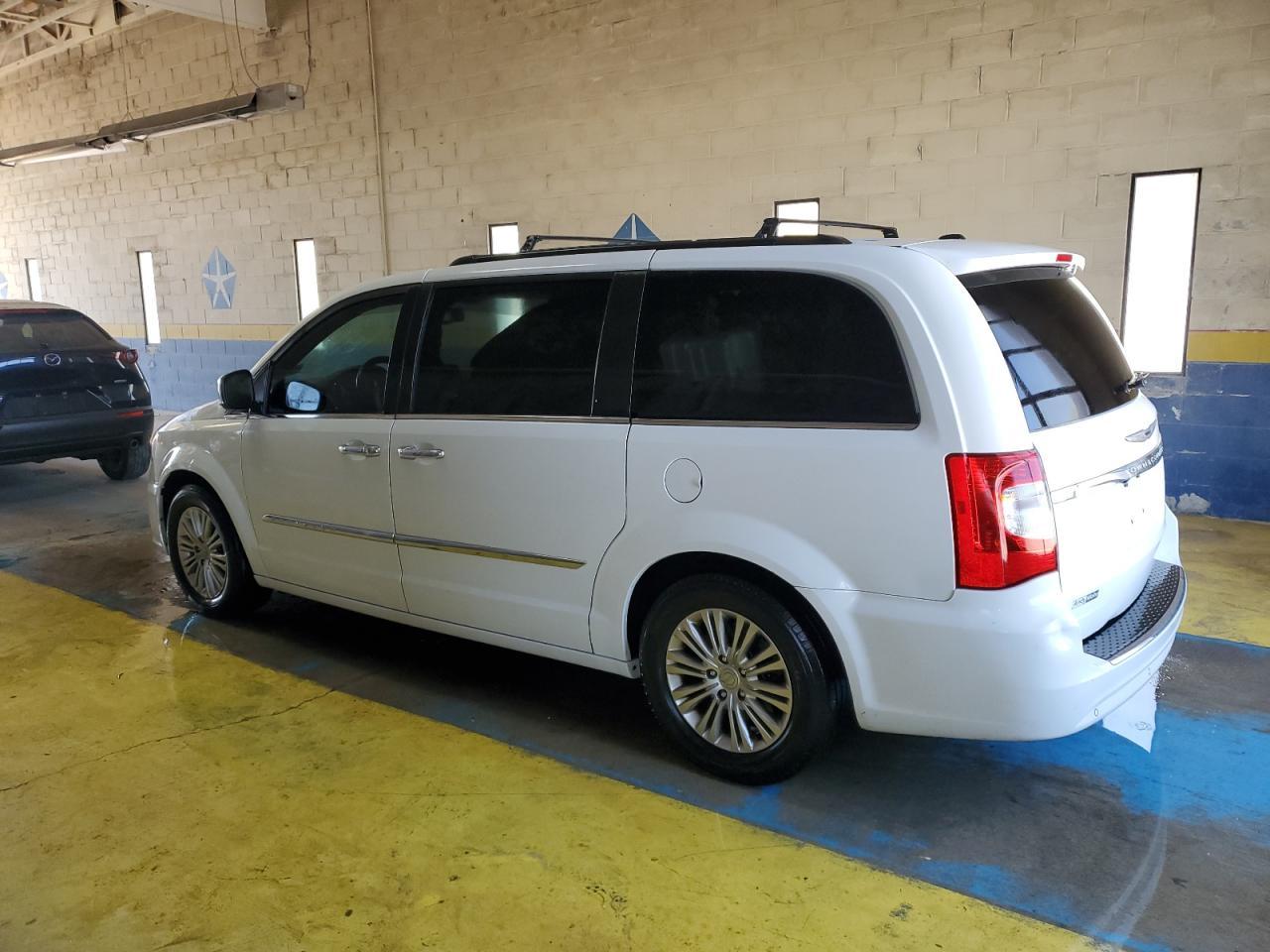 2016 CHRYSLER Town & Country