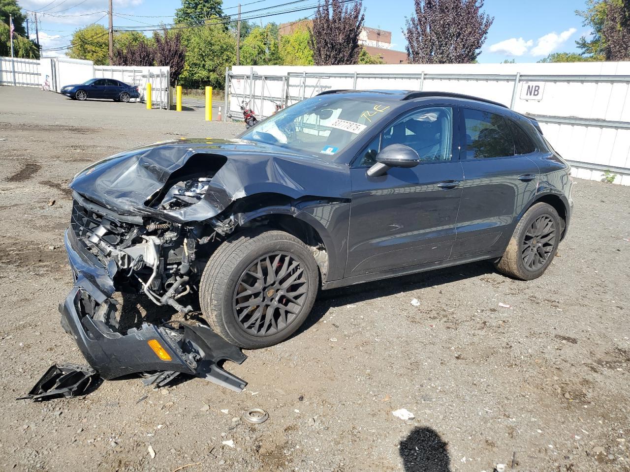 2017 PORSCHE Macan